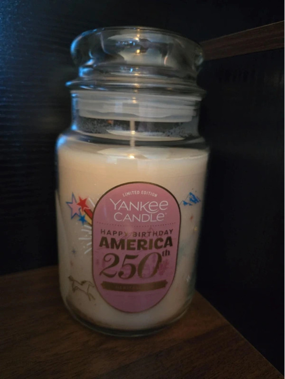 22oz Yankee Candle Heritage Oak